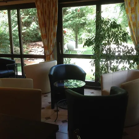 Hotel Logis De La Plaine 2*